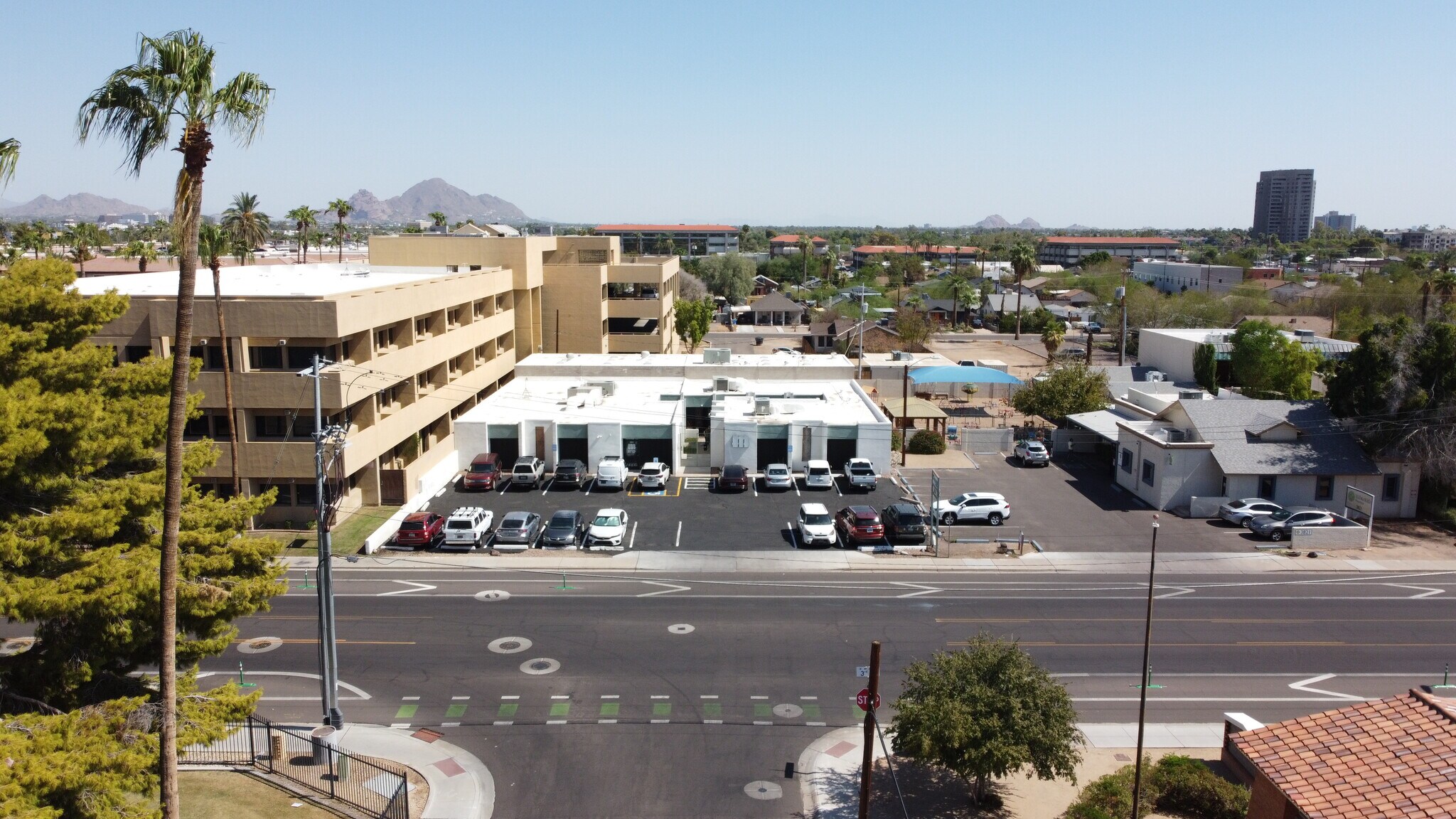 3829 N 3rd St, Phoenix, AZ à vendre Photo de l’immeuble– Image 1 sur 13
