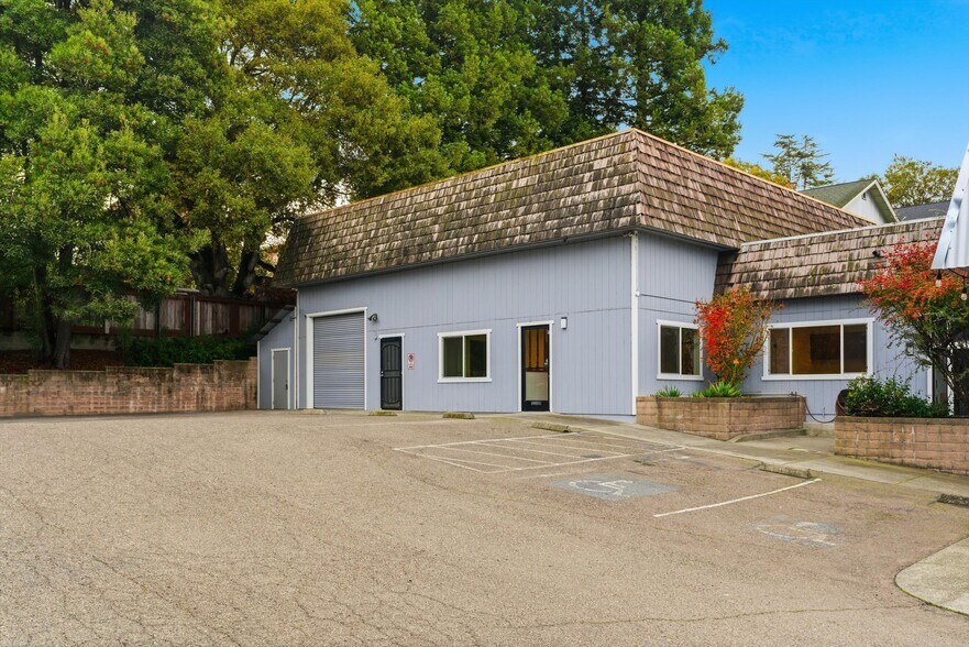 9550 Main St, Penngrove, CA à louer - Photo de l’immeuble – Image 2 sur 24