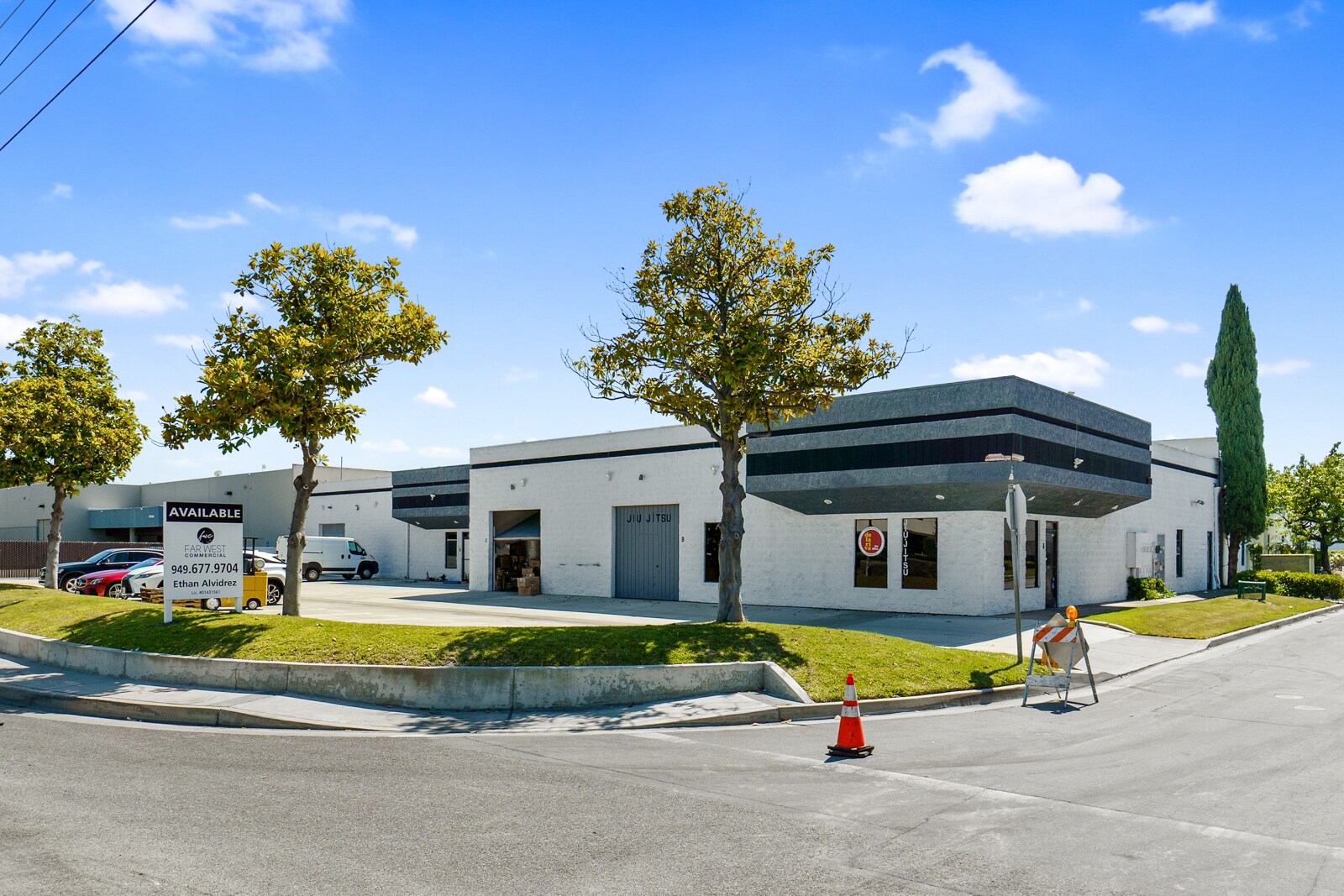 5482 Business Dr, Huntington Beach, CA à louer Photo de l’immeuble– Image 1 sur 11