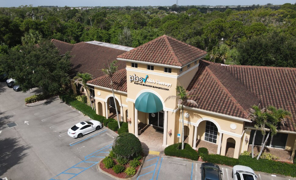 7100 SW Kanner Hwy, Stuart, FL à louer - Photo de l’immeuble – Image 3 sur 9