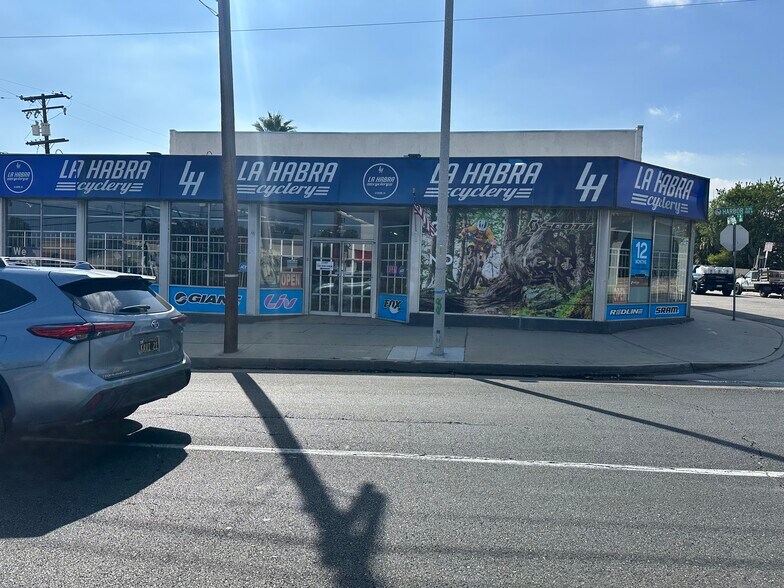 451 N Harbor Blvd, La Habra, CA à vendre - Photo de l’immeuble – Image 2 sur 19