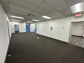 14100 Sullyfield Cir, Chantilly, VA à louer Photo intérieure– Image 2 sur 8