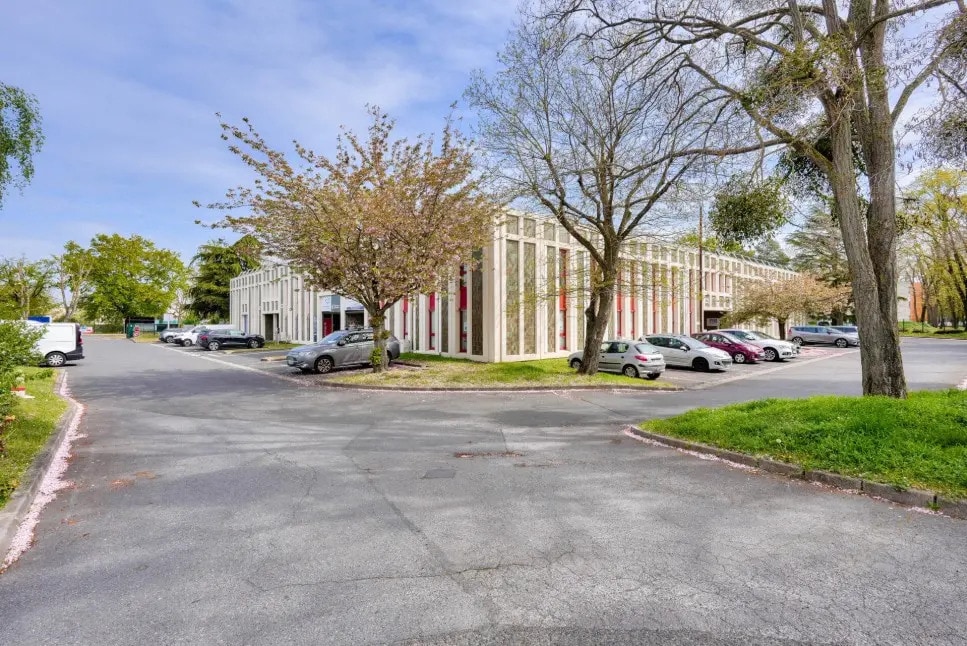 Local d’activités dans Éragny à louer Photo de l’immeuble– Image 1 sur 9