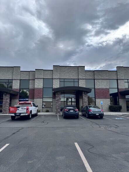 1755 W Sequoia Vista Cir, Salt Lake City, UT à louer - Photo de l’immeuble – Image 1 sur 9