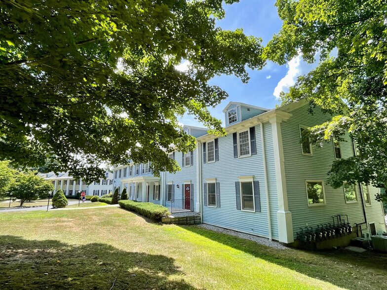 145 Durham Rd, Madison, CT à louer - Photo de l’immeuble – Image 2 sur 2