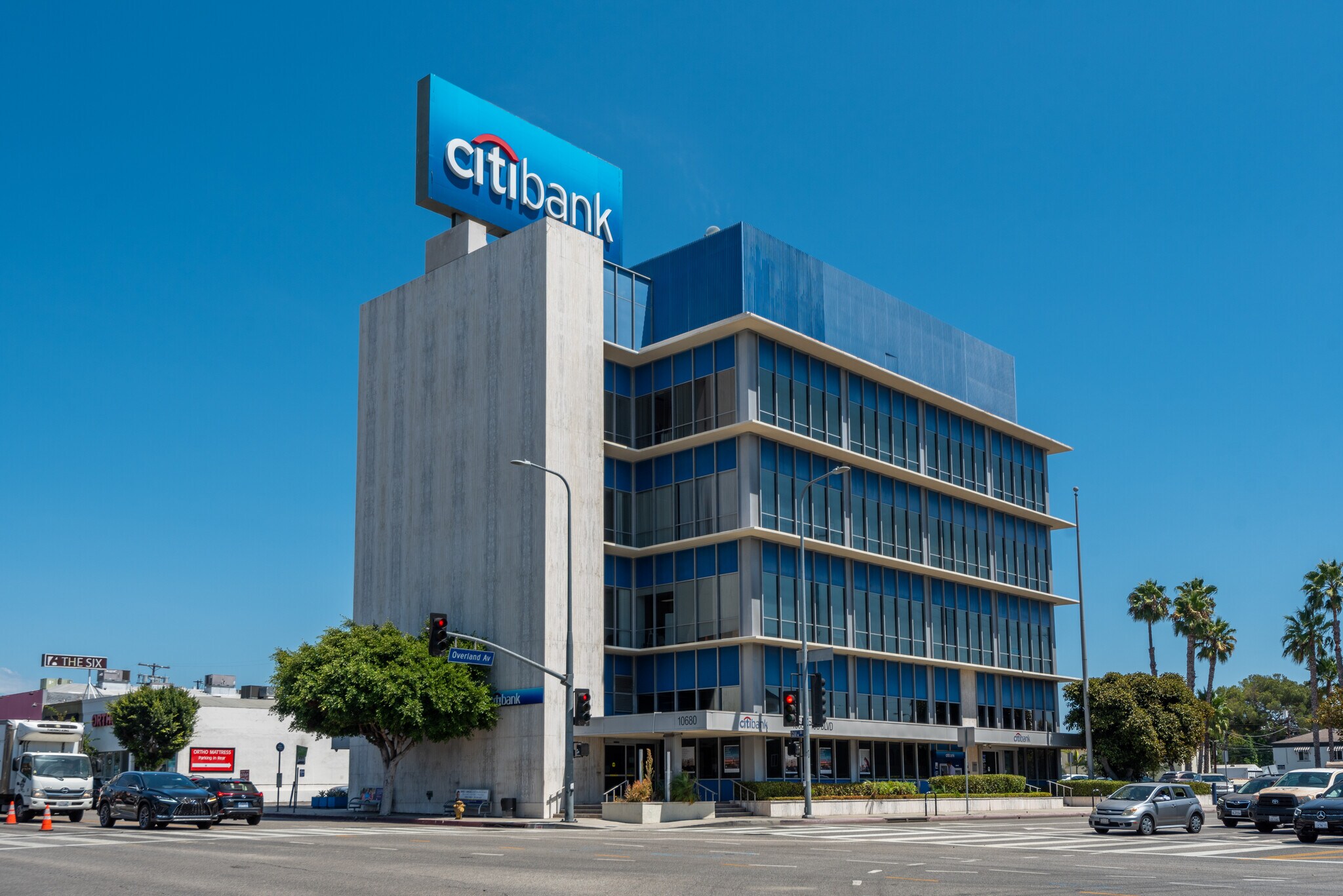 10680 W Pico Blvd, Los Angeles, CA à louer Photo principale– Image 1 sur 2