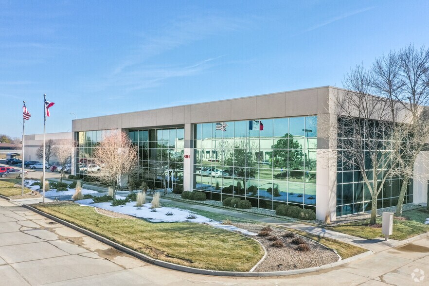 4301 121st St, Urbandale, IA à louer - Photo principale – Image 1 sur 13