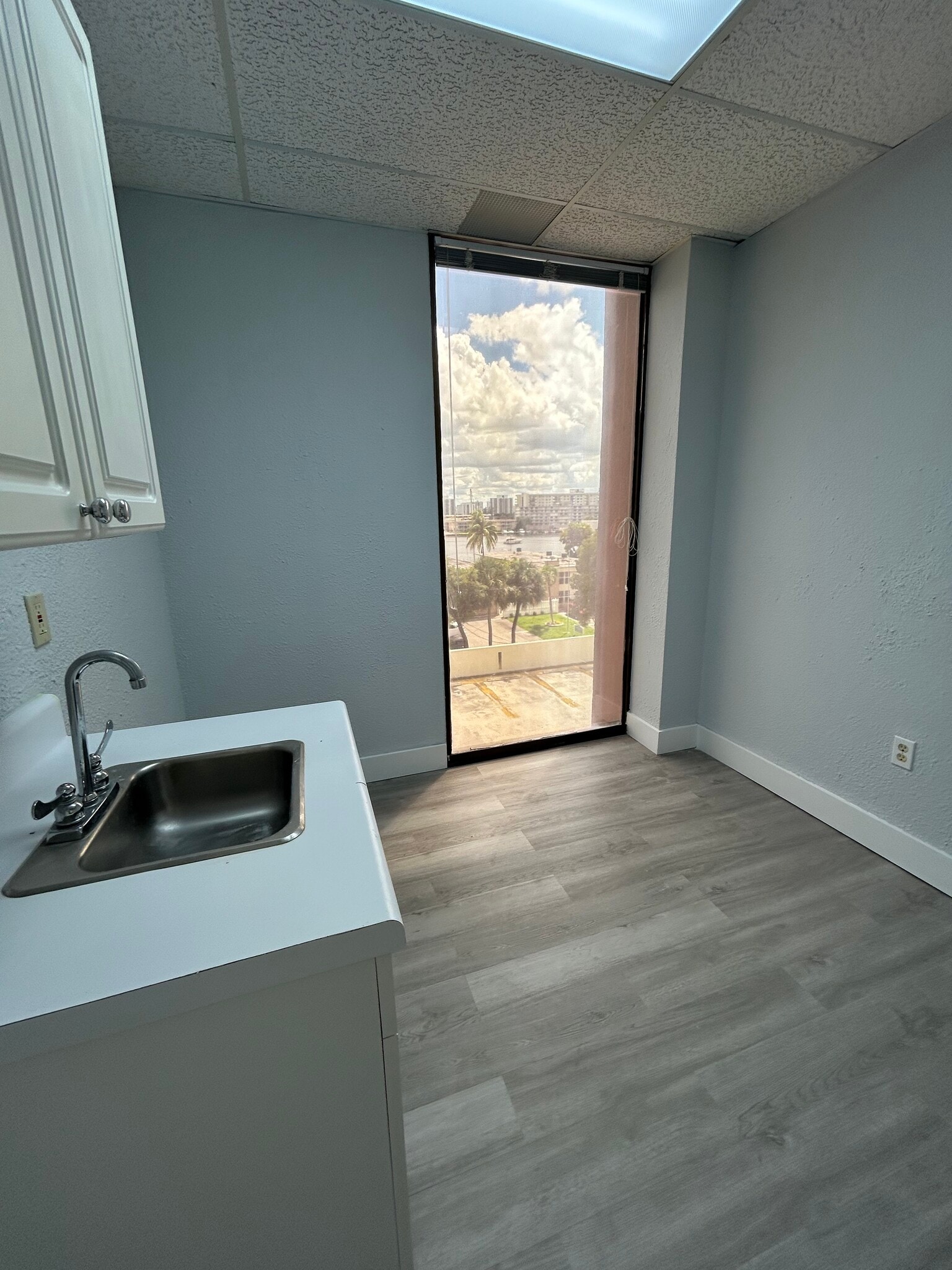 2500 E Hallandale Beach Blvd, Hallandale Beach, FL à louer Photo intérieure– Image 1 sur 13