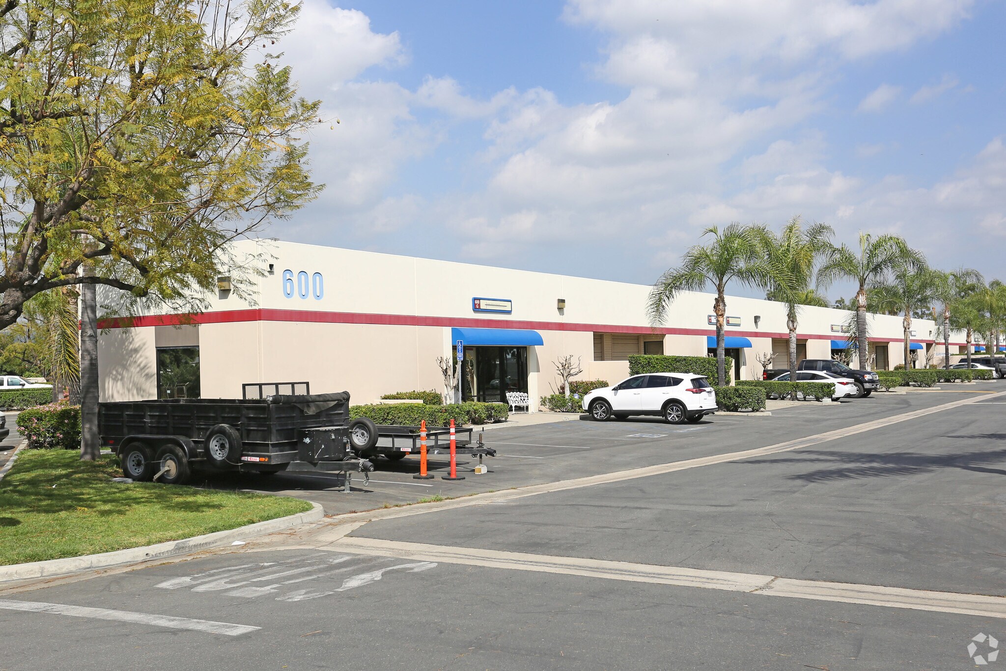 600 S Jefferson St, Placentia, CA à louer Photo principale– Image 1 sur 10
