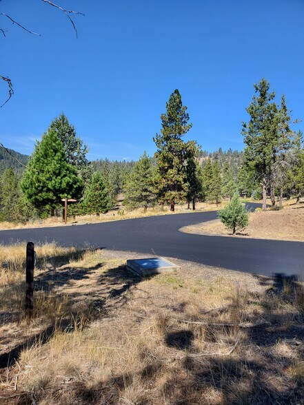 5779 Engleman Spruce Way, Klamath Falls, OR à vendre - Photo de l’immeuble – Image 3 sur 7