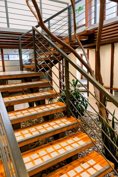 535 N Highway 101, Solana Beach, CA à louer - Photo de l’immeuble – Image 3 sur 14