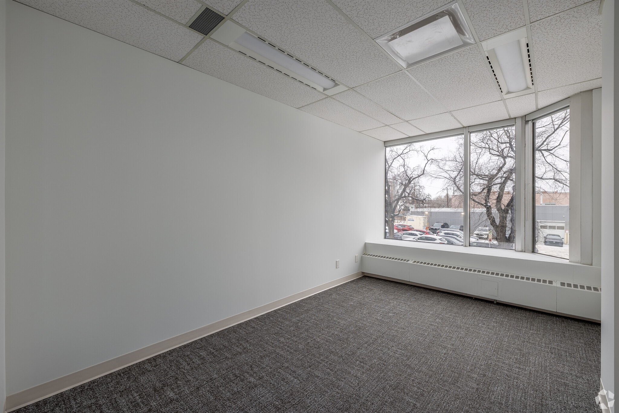 1121 Centre St NW, Calgary, AB à louer Photo intérieure– Image 1 sur 4