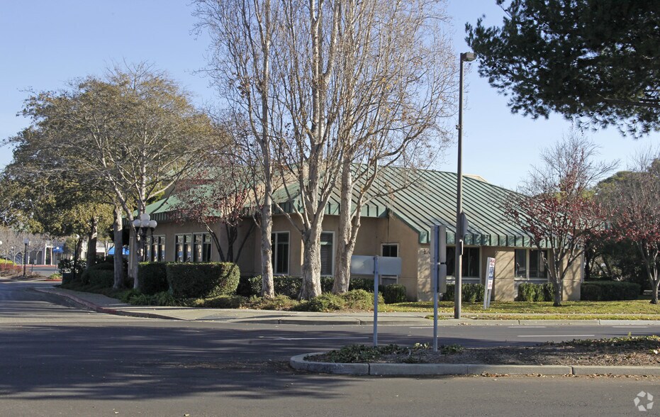 1000 Marina Village Pky, Alameda, CA à louer - Photo principale – Image 1 sur 6