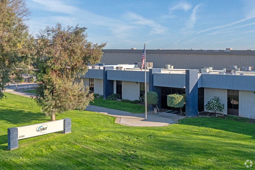 2300 Industrial Ave, Madera, CA à vendre - Photo principale – Image 1 sur 3