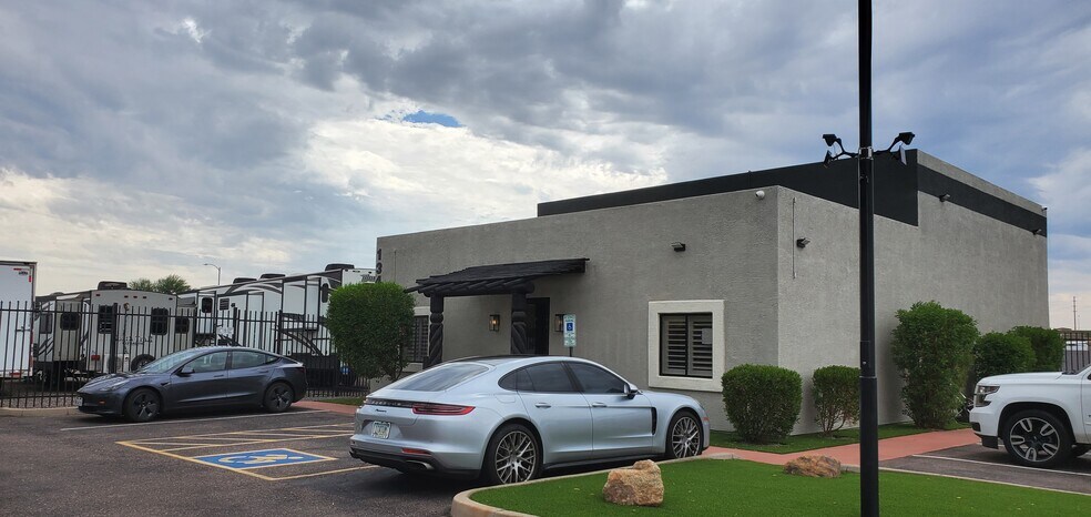 13403 W Foxfire Dr, Surprise, AZ à louer - Photo de l’immeuble – Image 2 sur 24