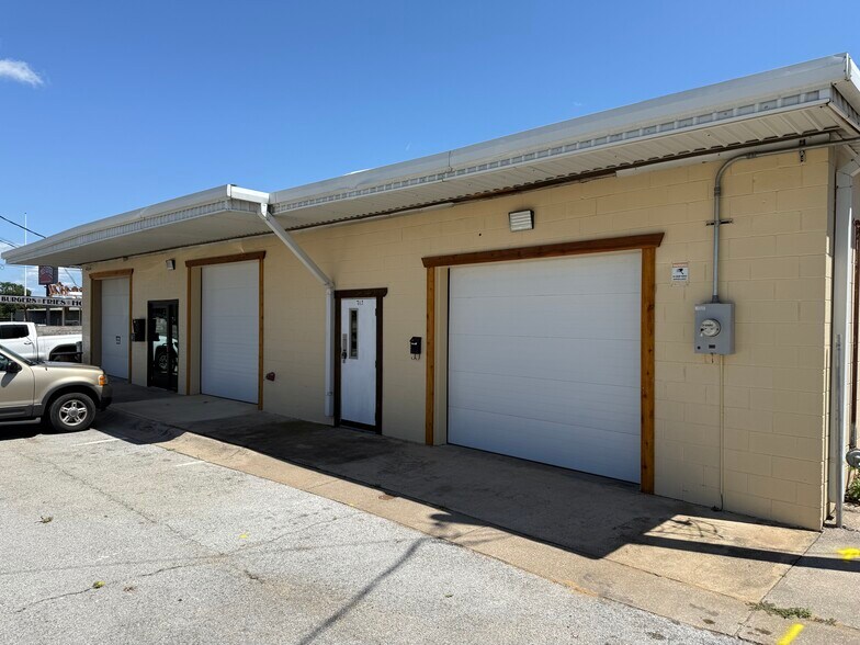 713 Acme St, Denton, TX à louer - Photo de l’immeuble – Image 1 sur 3
