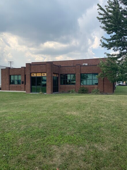 32369 Milton Ave, Madison Heights, MI à louer - Photo principale – Image 1 sur 12