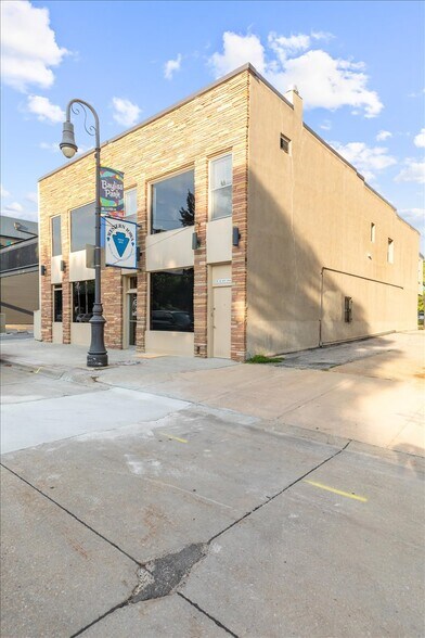 127 Pearl St, Council Bluffs, IA à louer - Photo de l’immeuble – Image 3 sur 50
