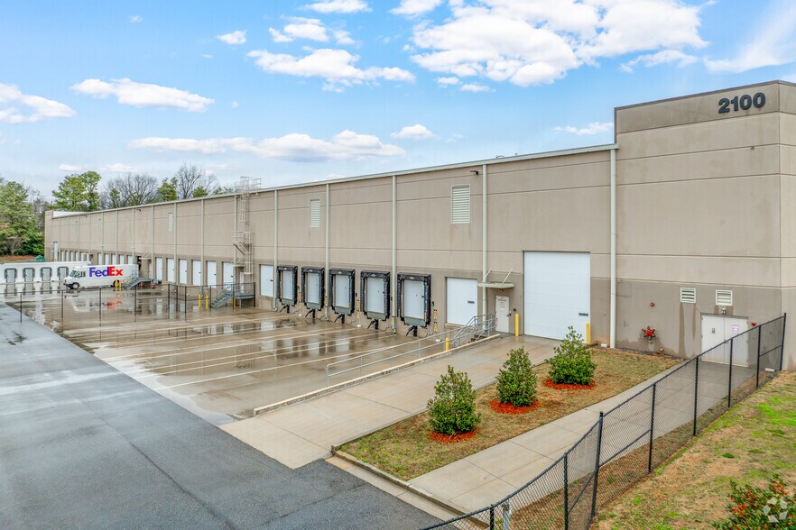 2100 S Martin St, East Point, GA à louer - Photo de l’immeuble – Image 3 sur 8