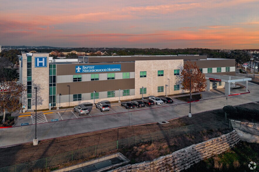 8230 N Loop 1604 Fwy W, San Antonio, TX à louer - Photo de l’immeuble – Image 1 sur 6