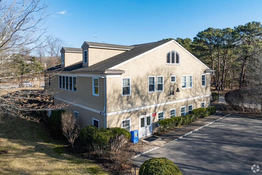 2036 County Road 39, Southampton, NY à vendre - Photo principale – Image 1 sur 19