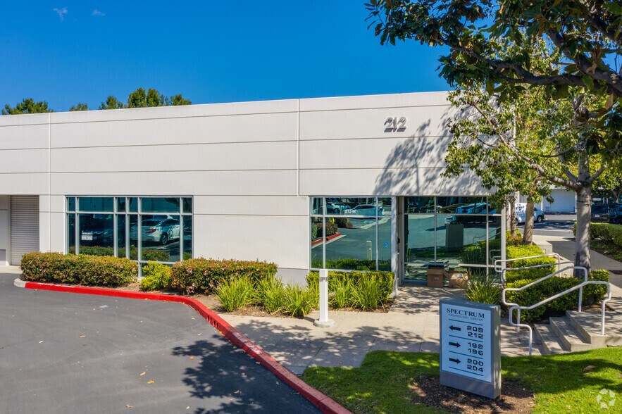 212 Technology Dr, Irvine, CA à louer - Photo de l’immeuble – Image 2 sur 115