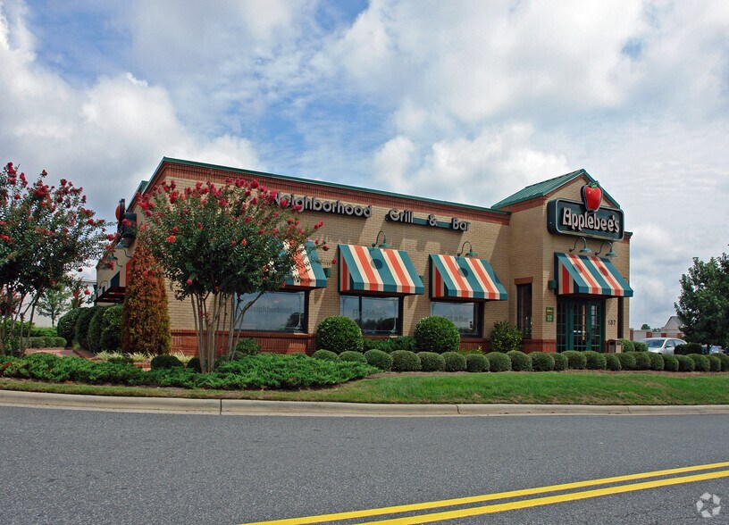 137 Norman Station Blvd, Mooresville, NC à louer - Photo de l’immeuble – Image 2 sur 2