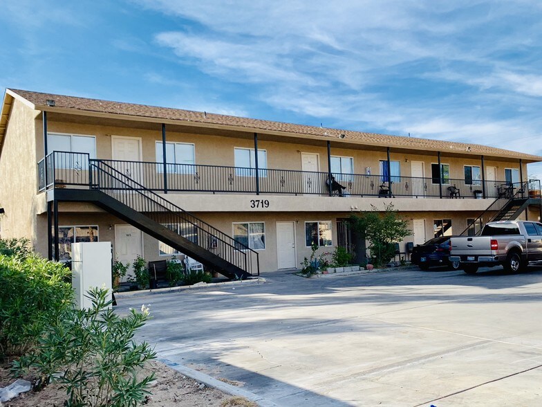 3719 Royal Crest St, Las Vegas, NV à vendre - Photo principale – Image 1 sur 14