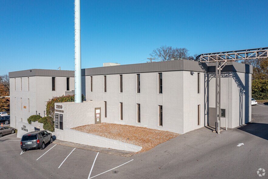 2209 Crestmoor Rd, Nashville, TN à louer - Photo de l’immeuble – Image 2 sur 4