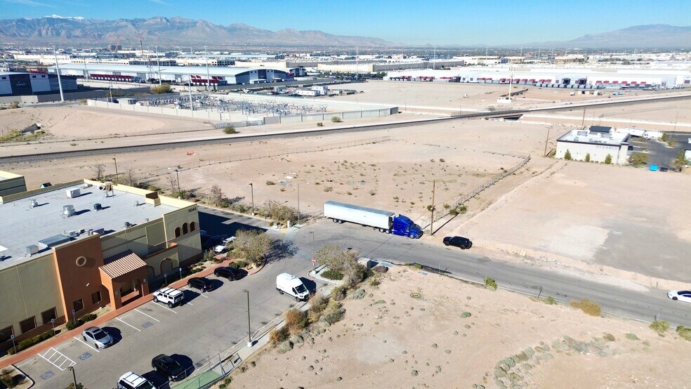 S Decatur Blvd, Las Vegas, NV à vendre - Photo de l’immeuble – Image 2 sur 4