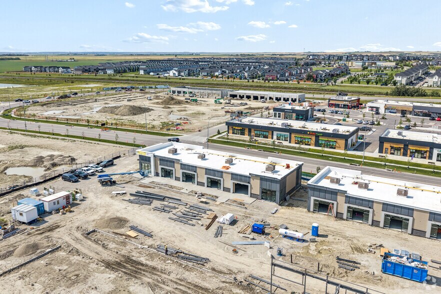 3105 Main St SW, Airdrie, AB à vendre - Aérien – Image 3 sur 4