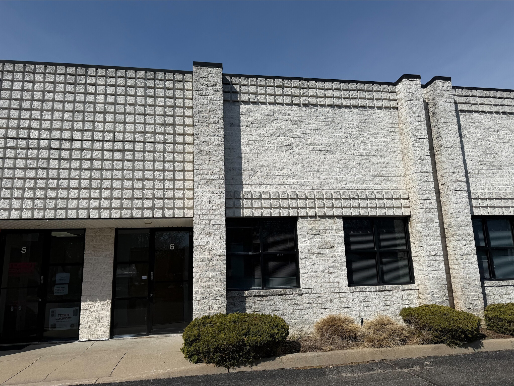 7 Shirley St, Bohemia, NY à louer Photo intérieure– Image 1 sur 7