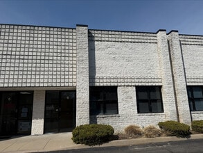 7 Shirley St, Bohemia, NY à louer Photo intérieure– Image 1 sur 7