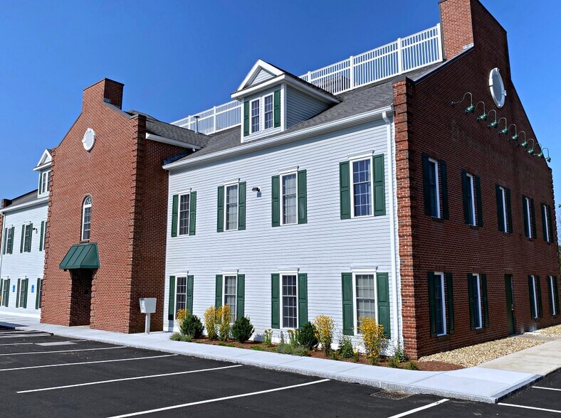 100 Boston Rd, Groton, MA à louer - Photo de l’immeuble – Image 1 sur 10