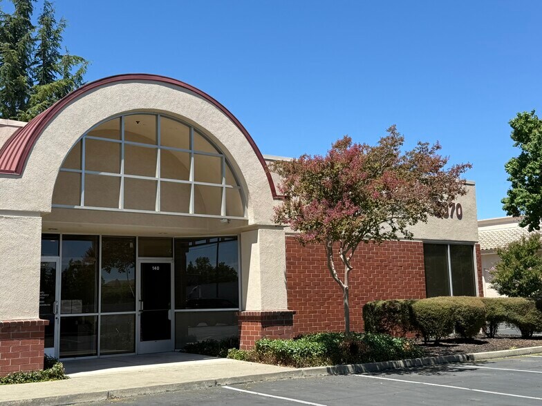 9370 W Stockton Blvd, Elk Grove, CA à louer - Photo de l’immeuble – Image 1 sur 24