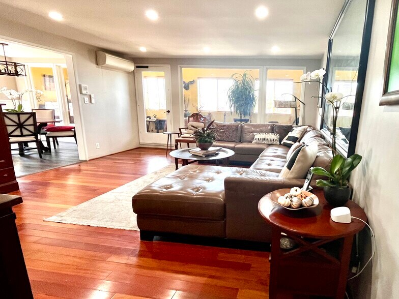 10443-10445 Magnolia Blvd, North Hollywood, CA à vendre - Photo de l’immeuble – Image 2 sur 35