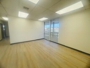 222 N Mountain Ave, Upland, CA à louer Photo intérieure– Image 2 sur 26