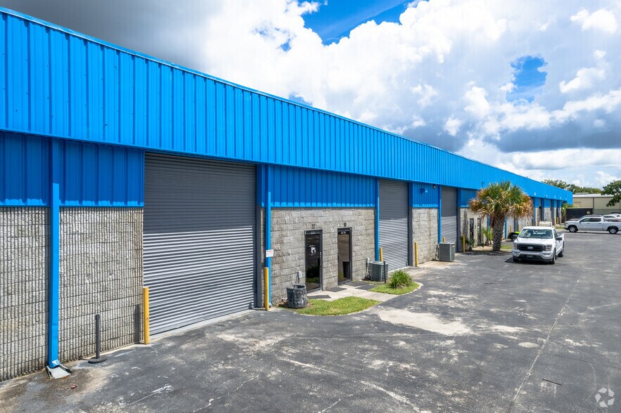 300 Northstar Ct, Sanford, FL à louer - Photo de l’immeuble – Image 3 sur 14