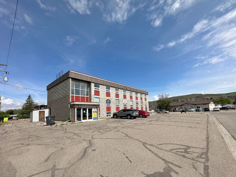 601 7 St E, Drumheller, AB à vendre - Photo de l’immeuble – Image 2 sur 31