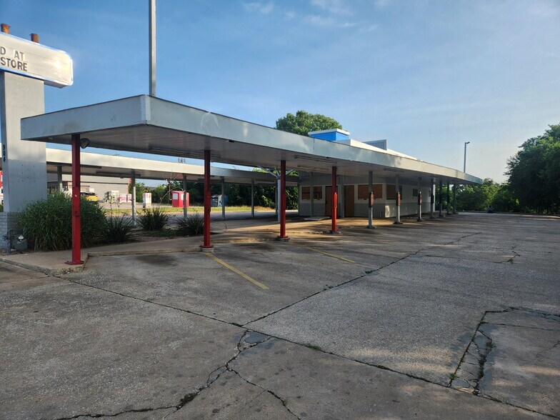 904 Buchanan Dr, Burnet, TX à louer - Photo de l’immeuble – Image 2 sur 5