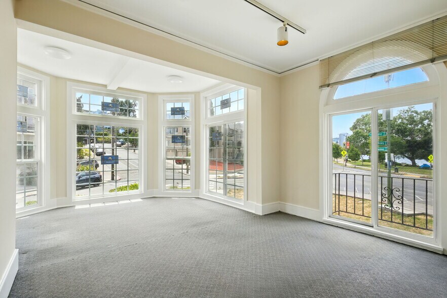 2108 Lakeshore Ave, Oakland, CA à vendre - Photo de l’immeuble – Image 3 sur 25