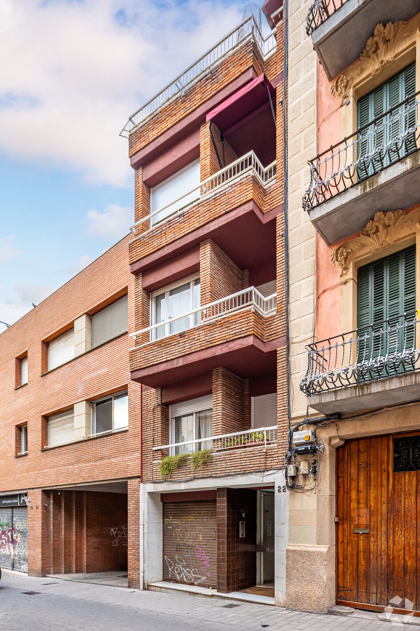 Immeuble residentiel dans Barcelone, Barcelona à vendre Photo principale– Image 1 sur 2