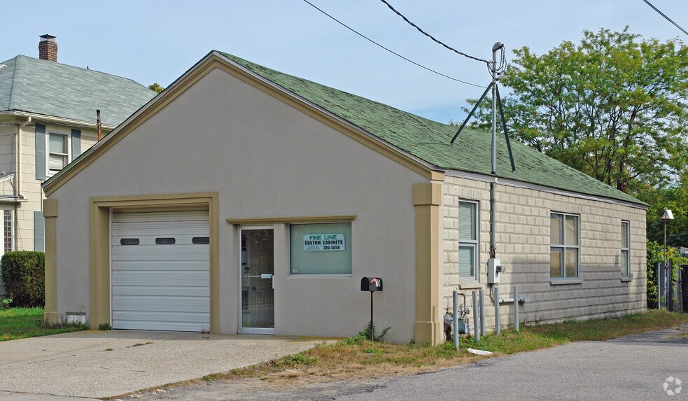 75 River Ave, Patchogue, NY à louer - Photo de l’immeuble – Image 2 sur 2