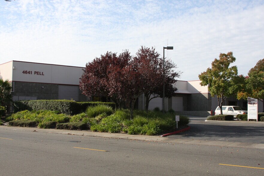 4641 Pell Dr, Sacramento, CA à louer - Photo de l’immeuble – Image 1 sur 5