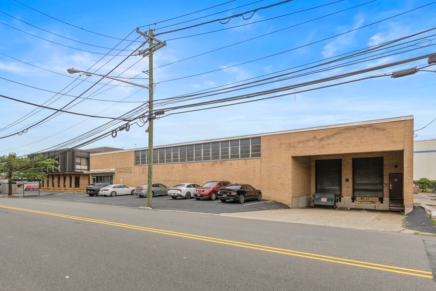 50 Hollister Rd, Teterboro, NJ à vendre - Photo de l’immeuble – Image 1 sur 4