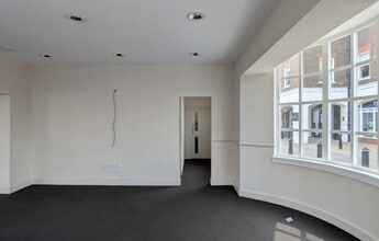 2 Clarence St, Staines-Upon-Thames à louer Photo intérieure– Image 2 sur 3