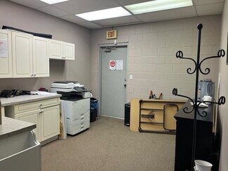Plus de détails pour 9094 Young Rd, Chilliwack, BC - Bureau à vendre