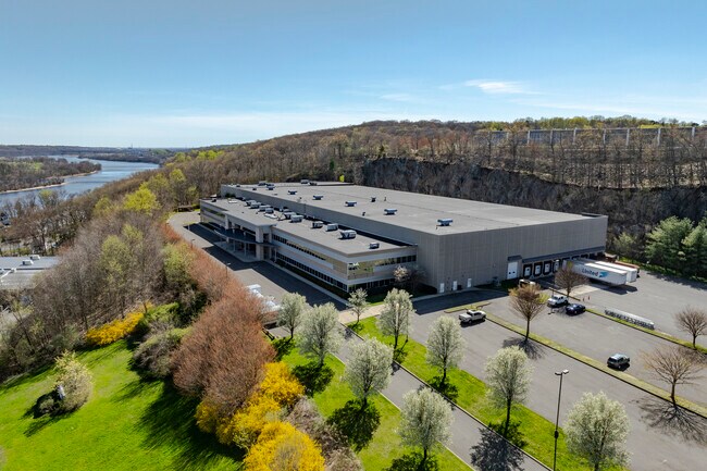 Plus de détails pour 20 Constitution Blvd S, Shelton, CT - Bureau, Industriel/Logistique à louer