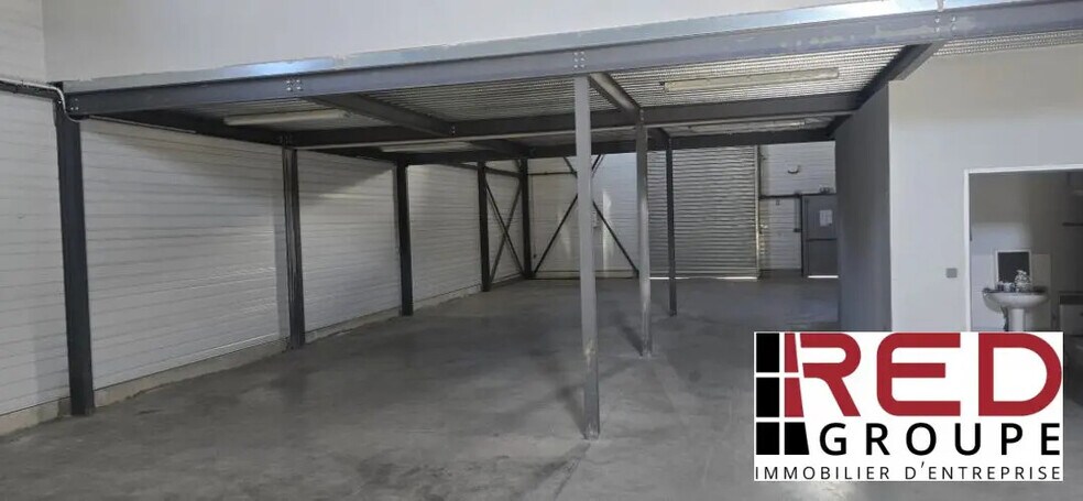 Industriel/Logistique dans Gardanne à louer - Photo de l’immeuble – Image 2 sur 7