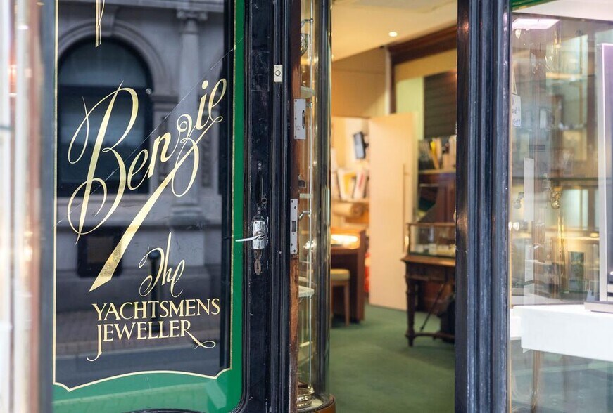 61 High St, Cowes à vendre - Photo de l’immeuble – Image 3 sur 42